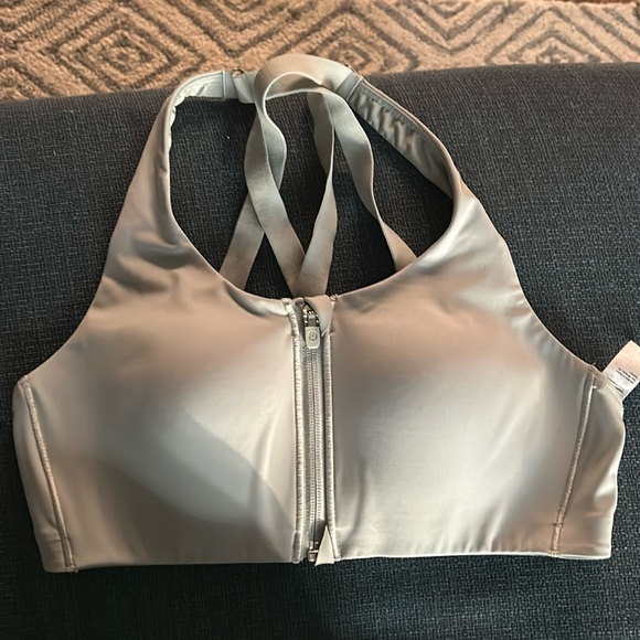 lululemon Energy Zip-Front Bra
High-Support, B–G Cups - Picture 2 of 5